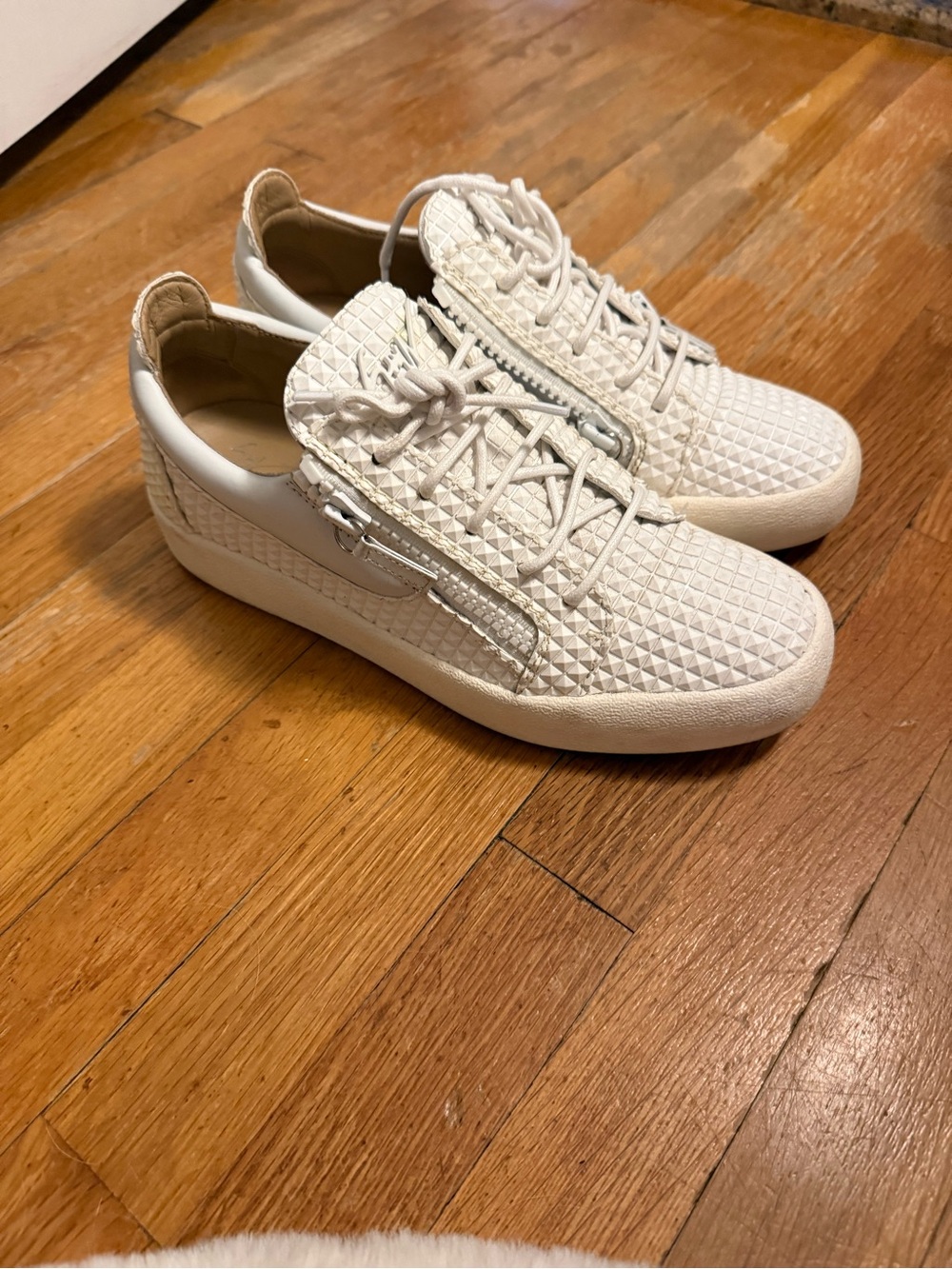 Giuseppe Zanotti Textured White Low-Top Sneakers with Side Zipper